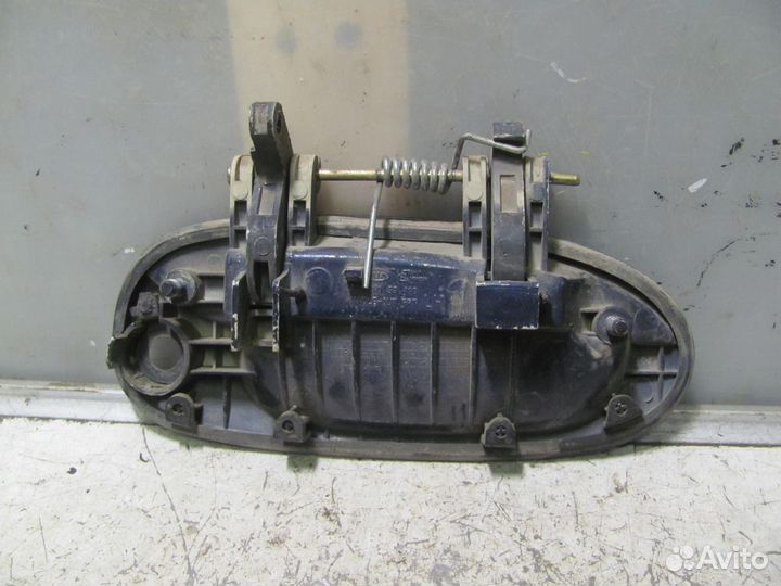 Ручка двери передняя левая Kia Spectra 2001-2011