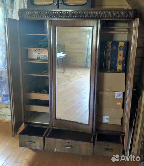 Винтажный шкаф красное дерево