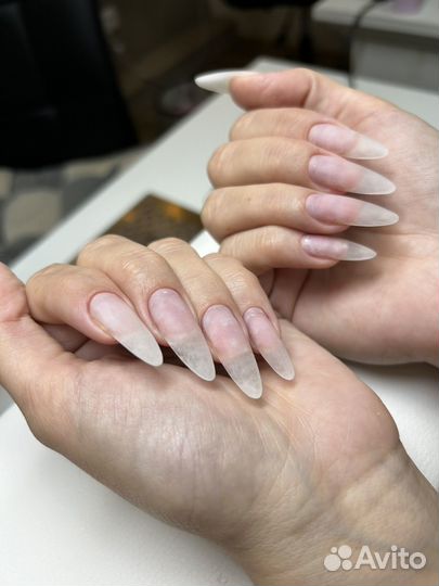 Модель на наращивание ногтей