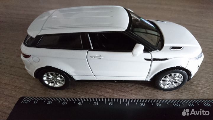 Коллекционная модель авто Range Rover Evoque, 1:34