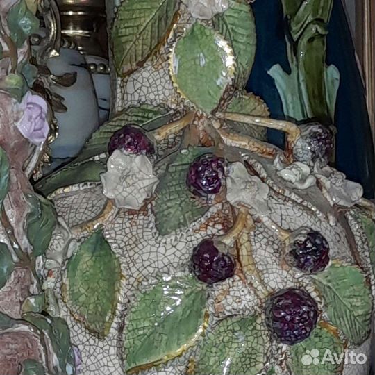 Антикварная ваза майолика ежевика