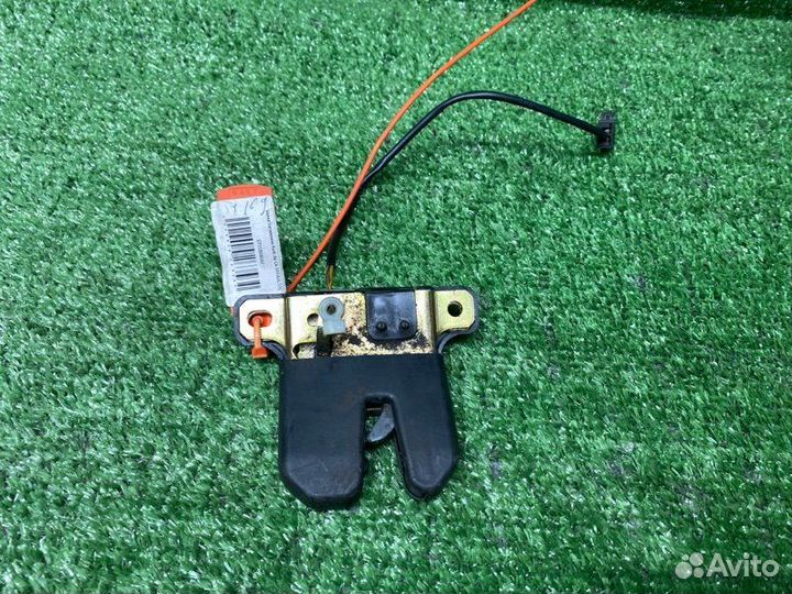 Замок багажника Audi A6 C4