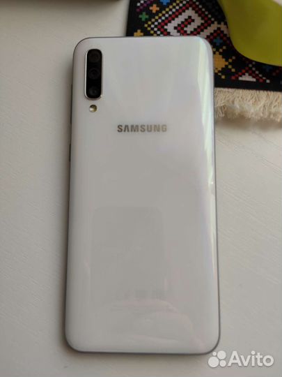 Samsung Galaxy A50, 4/128 ГБ