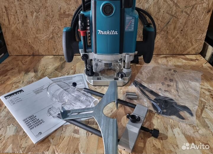 Фрезер Makita RP2303FC02