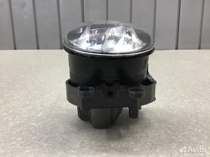 Фара противотуманная правая Toyota Land Cruiser (1