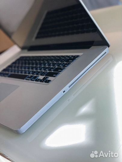 Apple macbook pro 17'