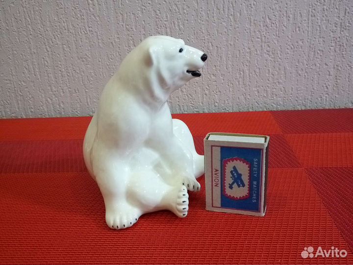 Фарфоровая статуэтка медведь
