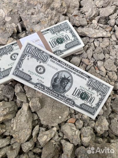 Пачка купюр 1 млн. Долларов