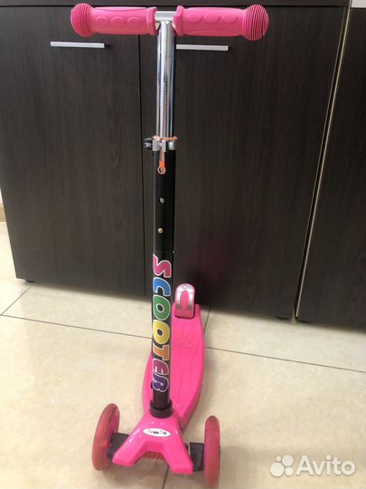 Самокат трехколесный Scooter