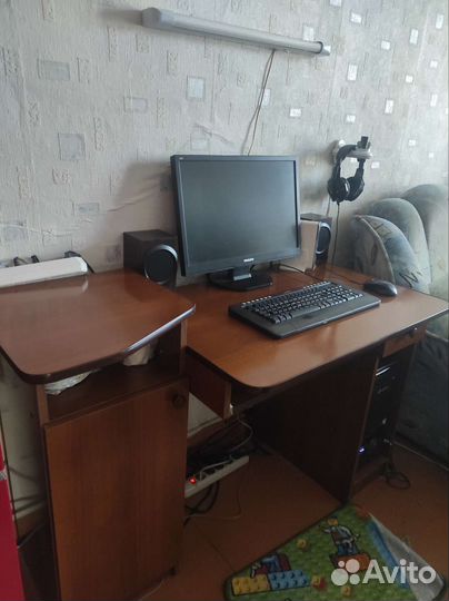 Компьютерный стол