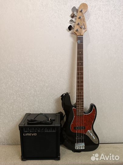 Бас гитара с комбоусилителем