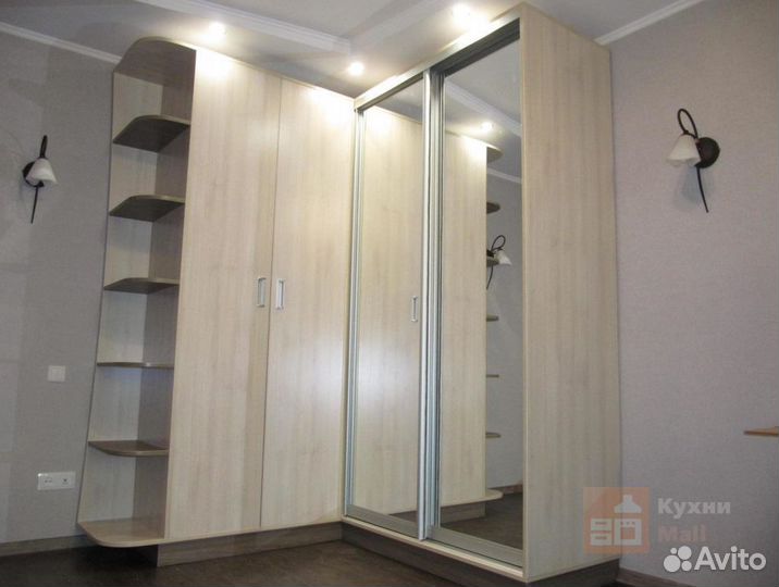Узкий шкаф
