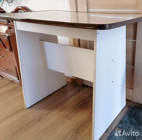 Стол обеденный