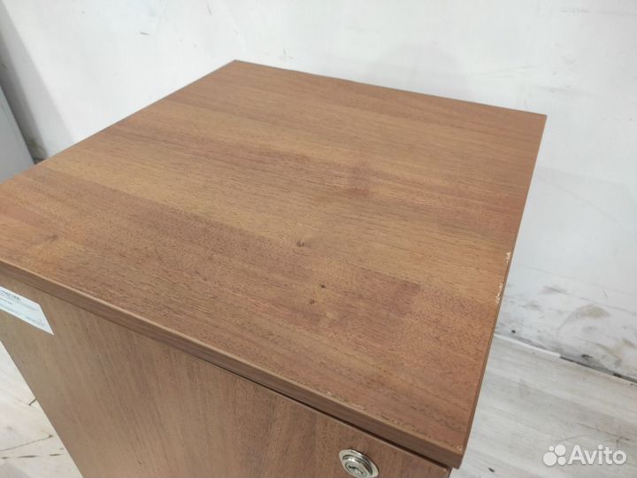 Тумба подкатная1 дверь,2 полки б/у 09011