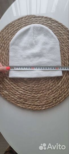 Шапка женская белая весна/осень с серебр. нитью
