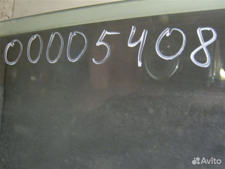 Стекло двери передней правой Volkswagen Passat