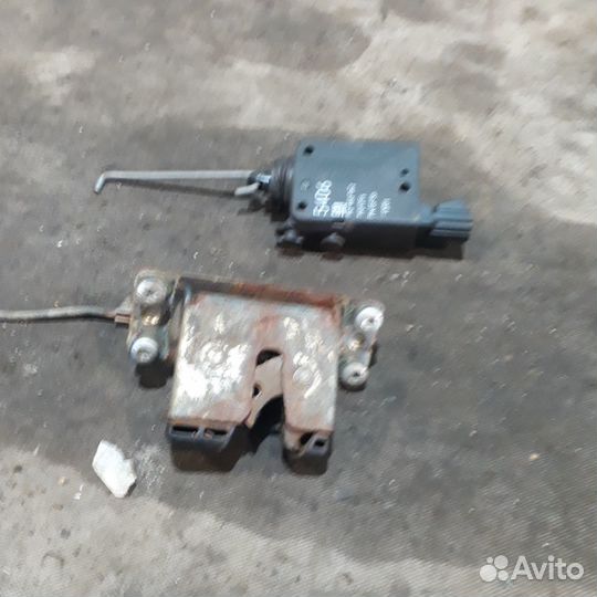 Моторчик(активатор) замка багажник Опель Вектра Б