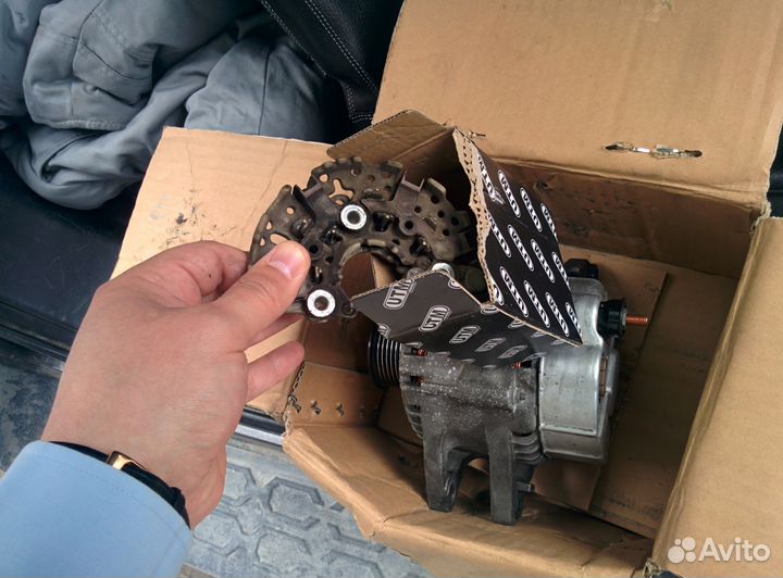 Генератор 37300-4A300 (D4CB, VGT Киа Соренто I)