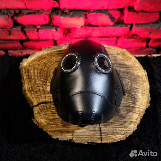 Маска из натуральной кожи / ручной работы