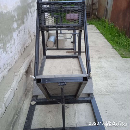 Тренажер для ног и спины