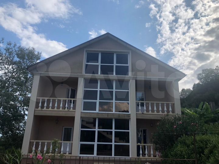 Дом 340 м² на участке 11 сот.