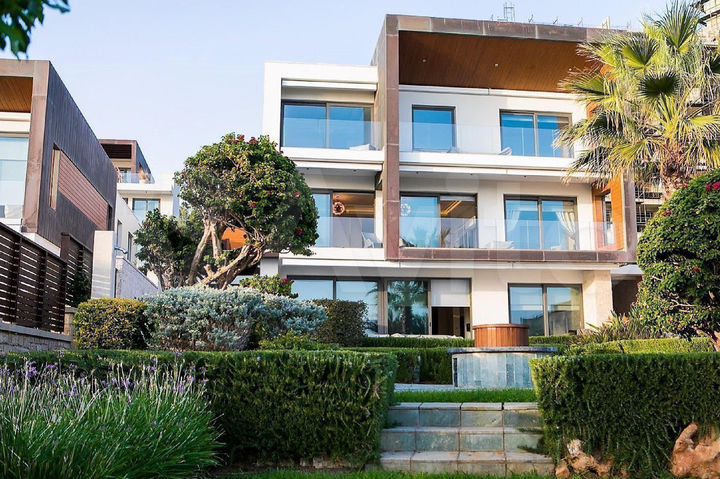 Дом 250 м² на участке 5 сот.