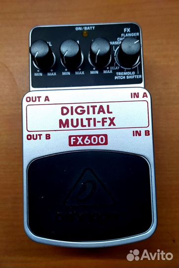 Комбо Marshall MG100DFX и MG15 CD