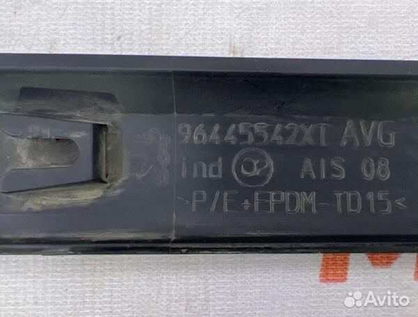 Молдинг двери передний левый Peugeot 407 седан RFJ