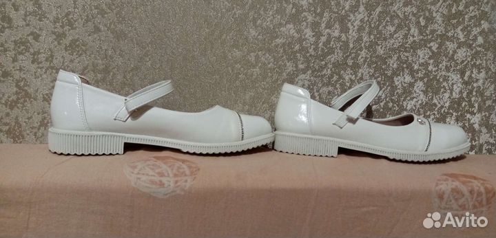 Кроссовки и туфли 37 размера