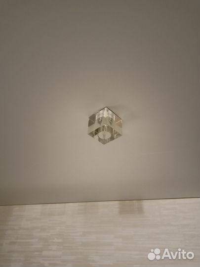 Продаю светильники потолочные