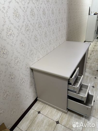 Письменный стол для школьника