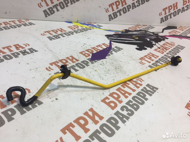 Форд Фокус Держатель капота