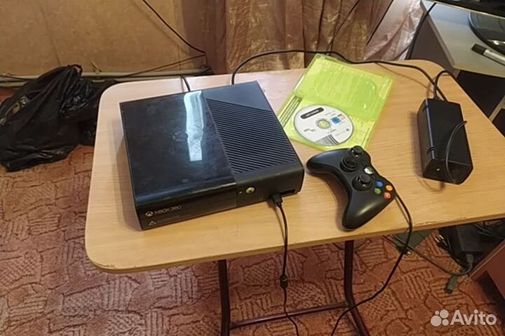 Xbox 360 e 4gb +hdd60gb +halo 4 лицензия