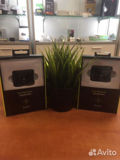 Bluetooth-гарнитура Bron BRN-TWS1-BK (черная)