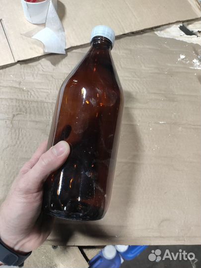 Бутыль с крышкой из темного стекла 1 литр