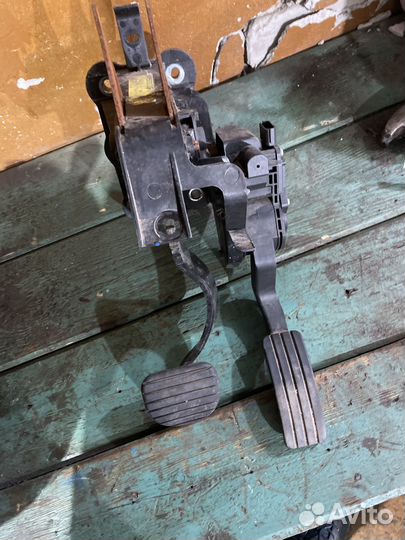 Педаль газа renault laguna 3 2,0 дизель