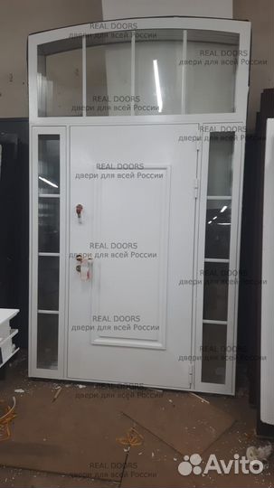 Входная металлическая дверь в загородный дом