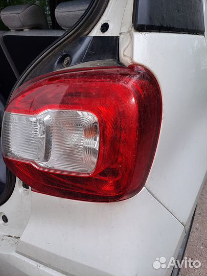 Стоп-сигнал задний правый Toyota Passo 2017