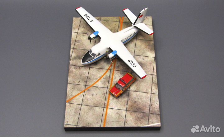 Диорама самолёт L-410 с эскортным автомобилем