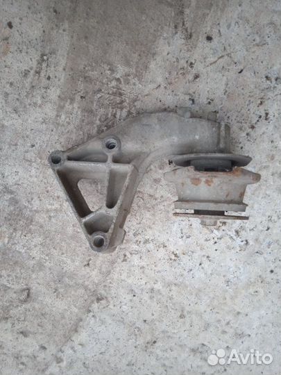 Кронштейн двигателя Лада 2112