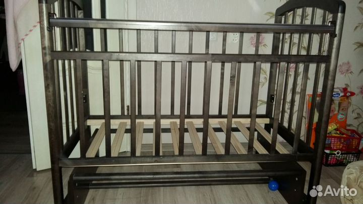 Продам кроватку маятник