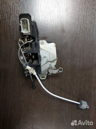 Замок двери задний левый Bmw 520I E39