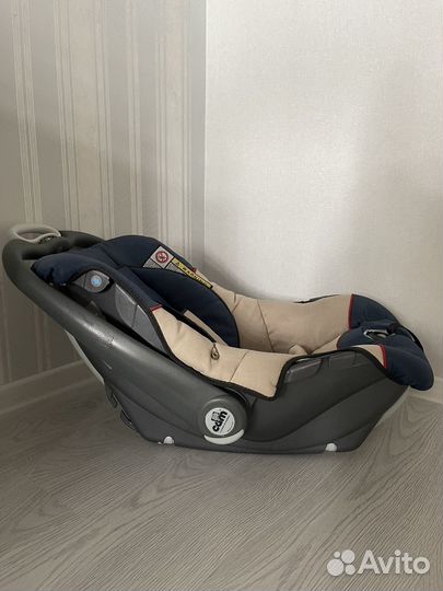 Автомобильное кресло