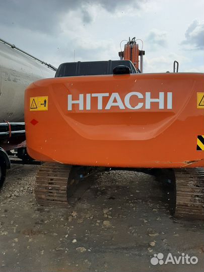 Гусеничный экскаватор Hitachi ZX240-5G, 2022