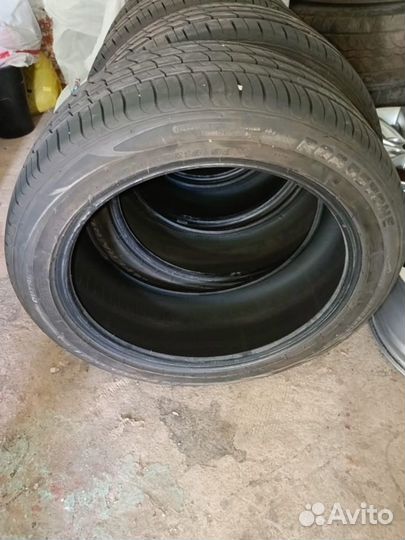 Roadstone N'Fera RU1 235/45 R18