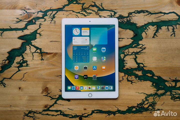 iPad pro 9.7 A1674 SIM + smart keyboard