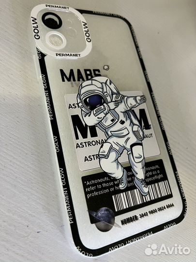 Чехлы на iPhone 11