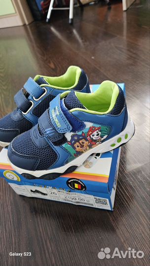 Кроссовки 26р