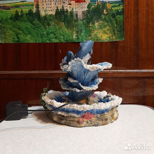 Фонтан с дельфином