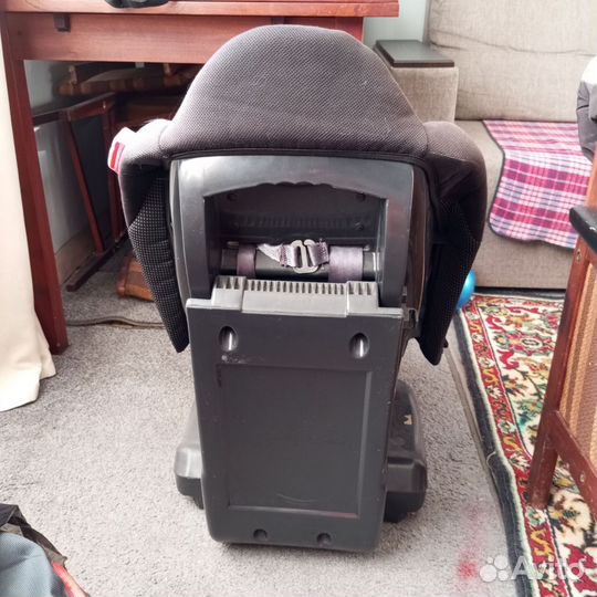 Автомобильное кресло